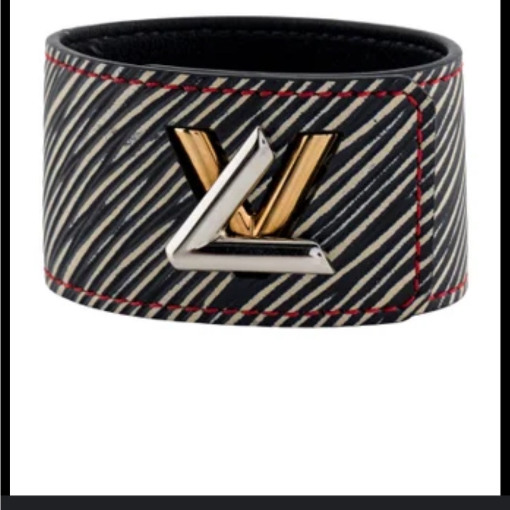 Louis Vuitton Black and White Jewelry with Striped Design